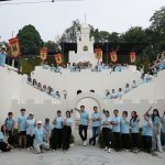 Participants in light blue shirts at the Sun Tzu Art of War Rise of the Kingdom team building on a white castle set